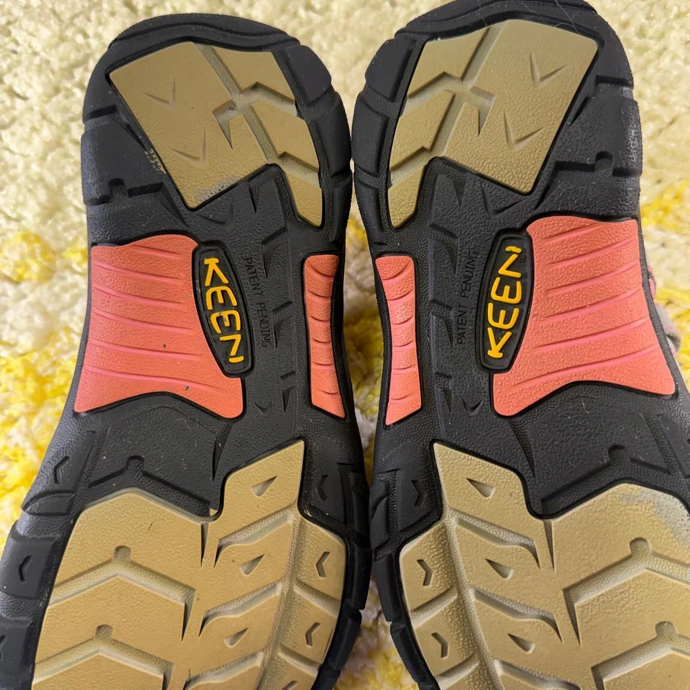 Keen Newport H2 Waterproof Sport Sandals Grey Pink Womens 5 9209-NTGR like new